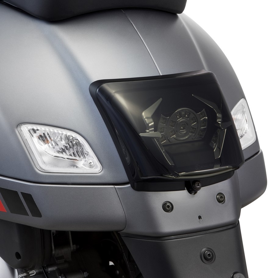 Cadre feu arrière Conversion pour Vespa GTS/GTS Super/GTV 125-300ccm ('14-'18), noir brillant