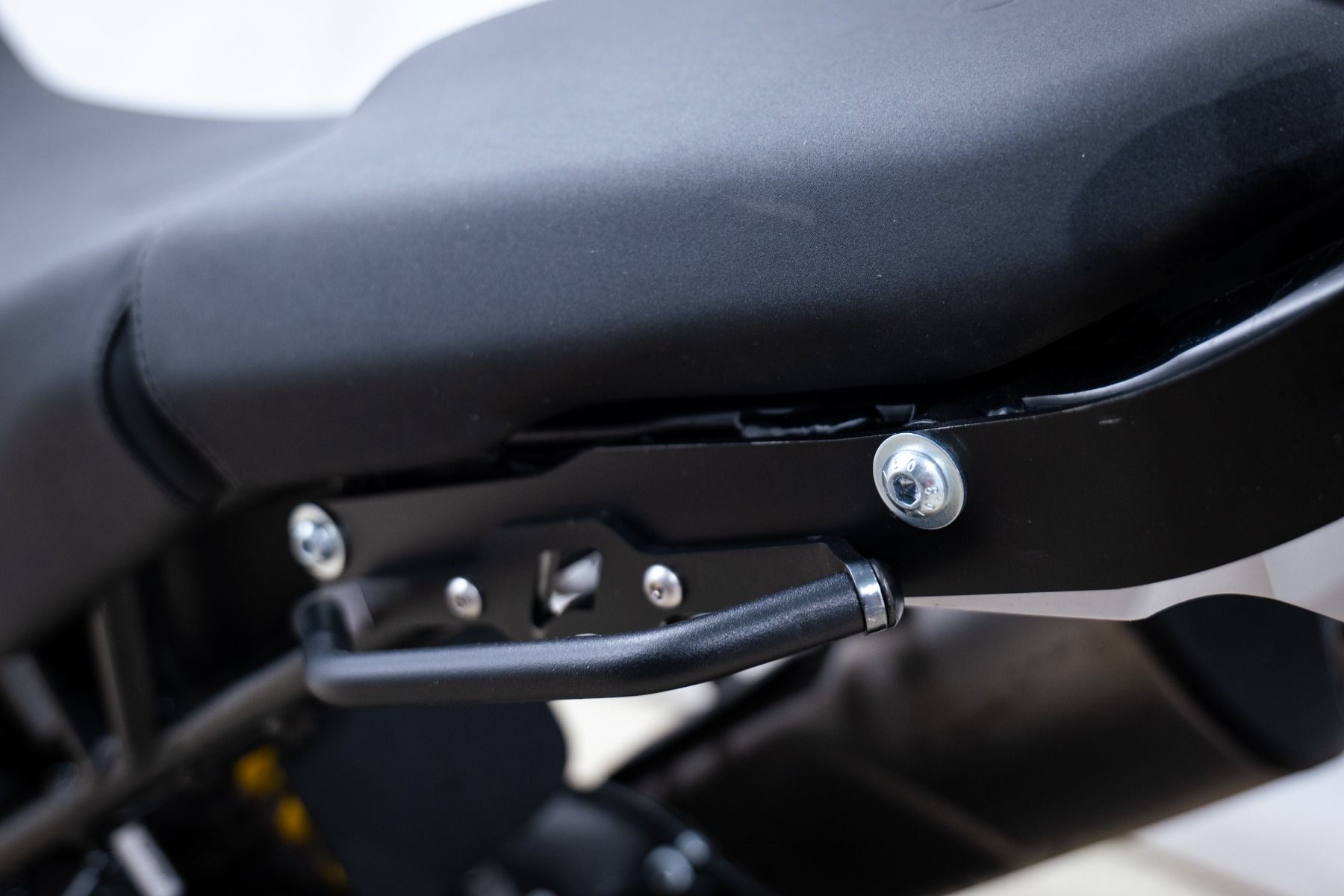 Poignées de maintien du passager pour Ducati DesertX, noir
