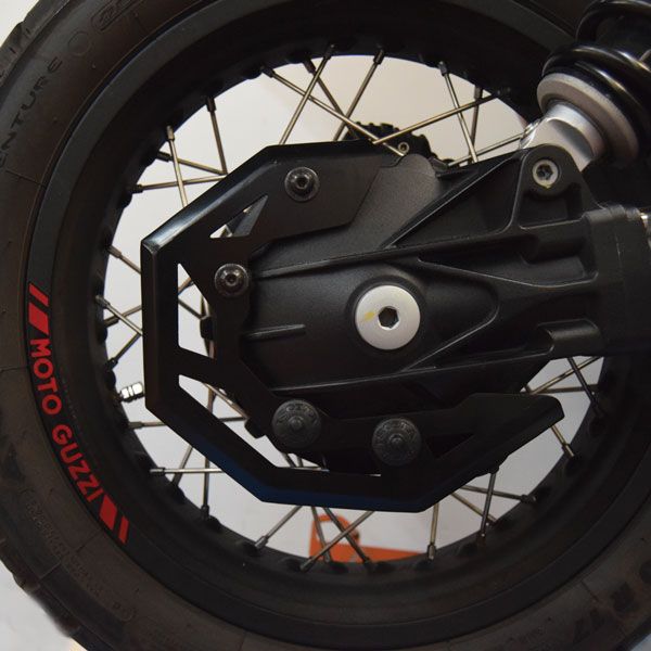 Cache-cardan noir pour Moto Guzzi V 85 TT (19-23)