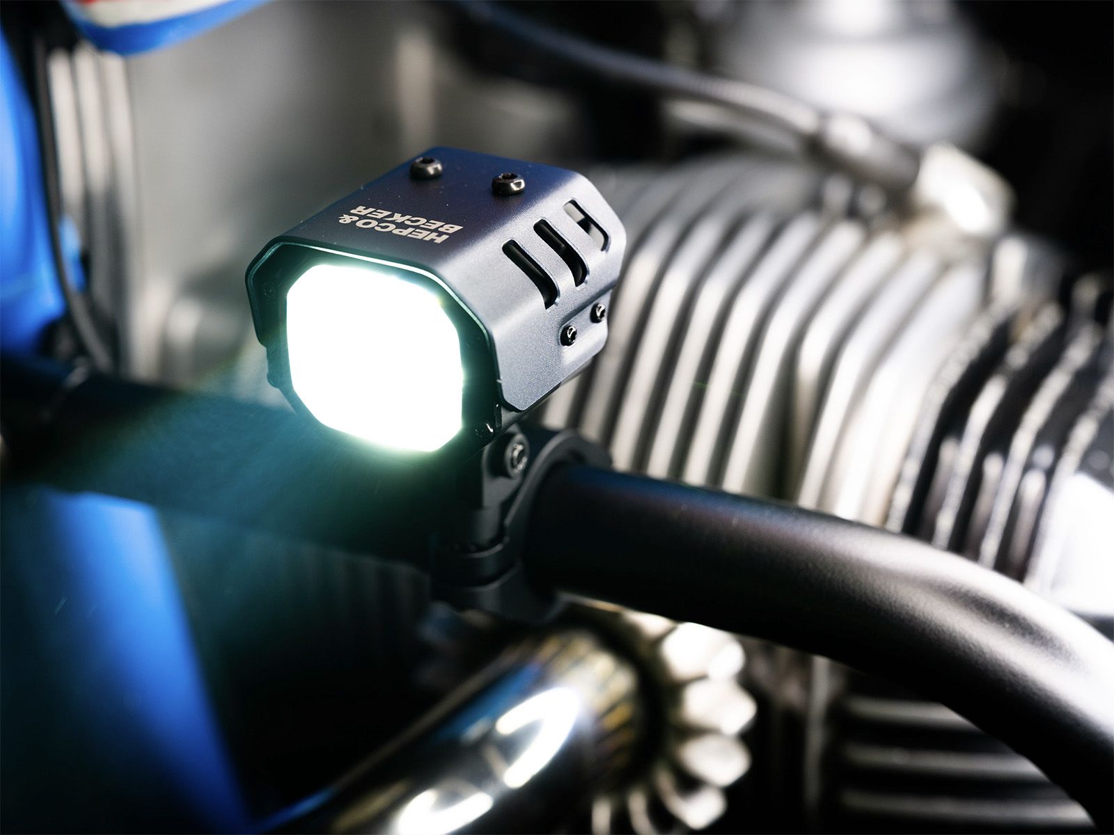 Phares supplémentaires à LED Nova avec fixation universelle pour tube Ø25-32mm Hepco & Becker