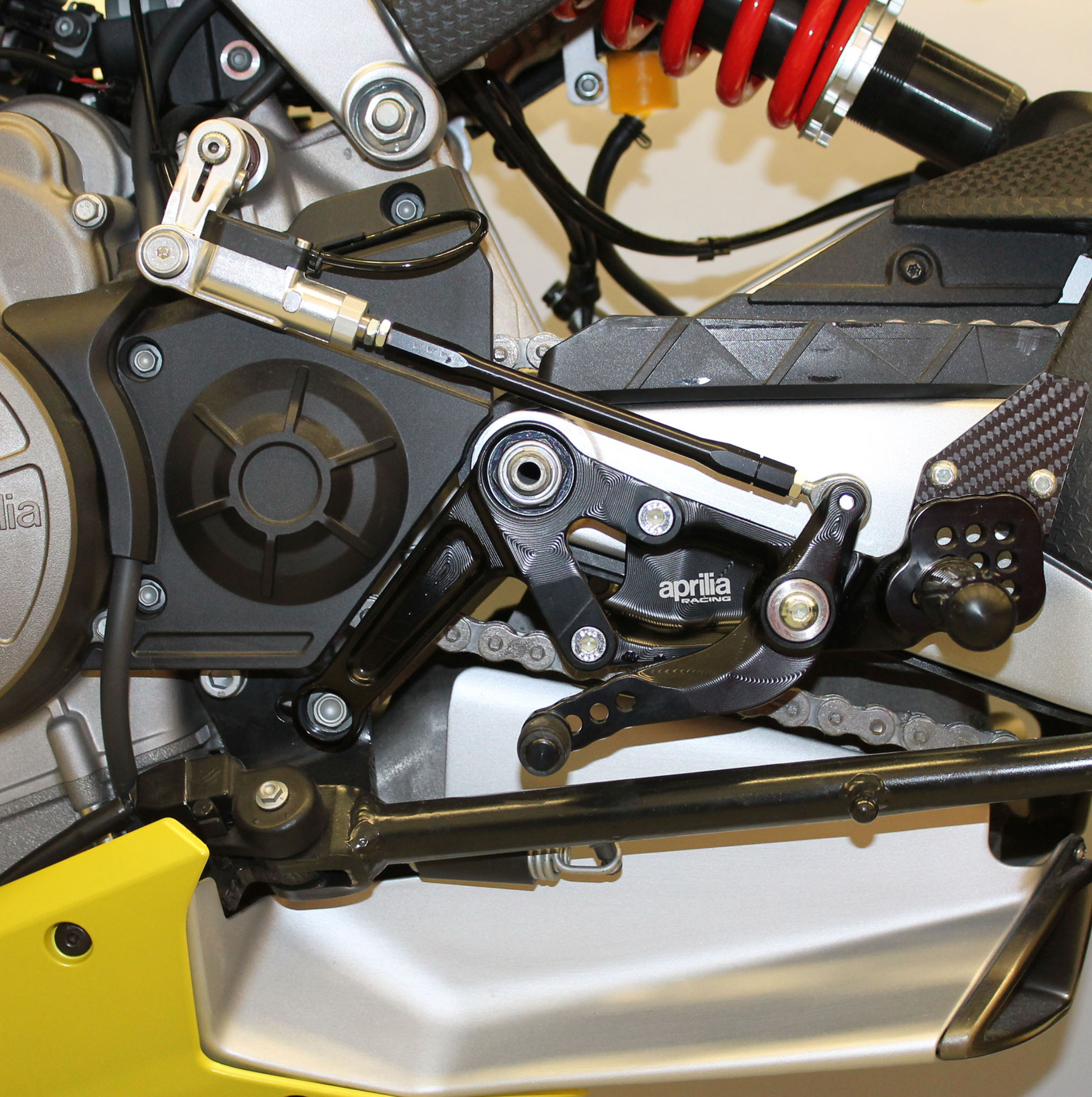 Repose-pieds déplacé vers l'arrière pour Aprilia RS 660 / Tuono 660
