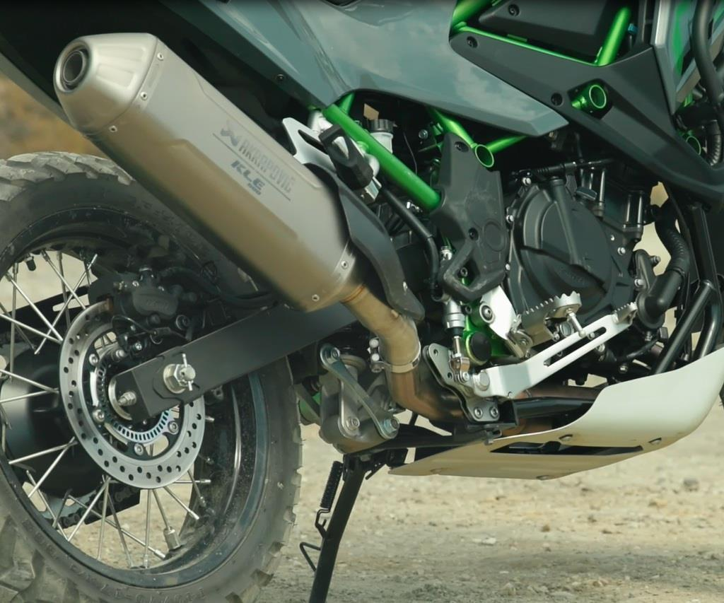 Akrapovič pot d'échappement en titane pour Kawasaki KLE 500 /SE (26-)