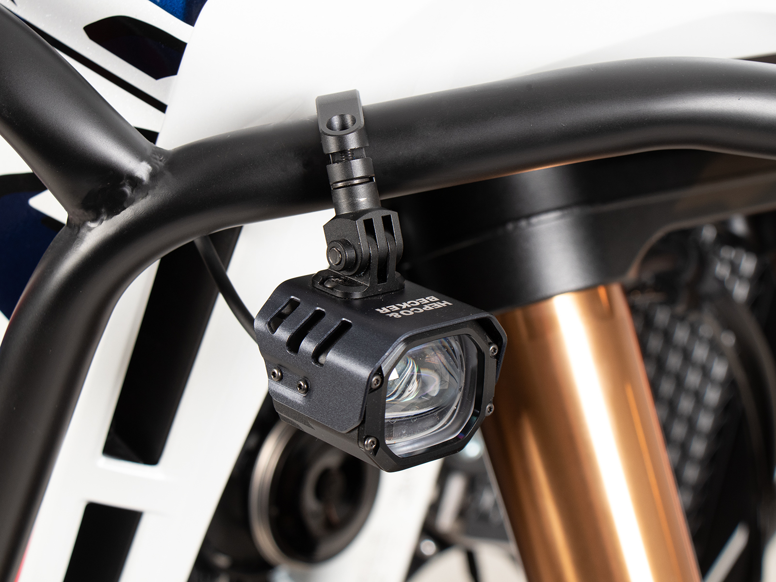 Phares supplémentaires à LED Nova avec fixation universelle pour tube Ø25-32mm Hepco & Becker
