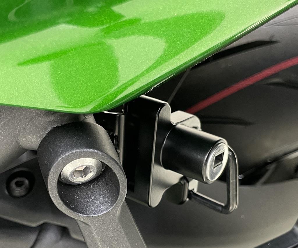 Kit de verrouillage du casque pour Kawasaki Ninja H2 SX /SE (22-) Original