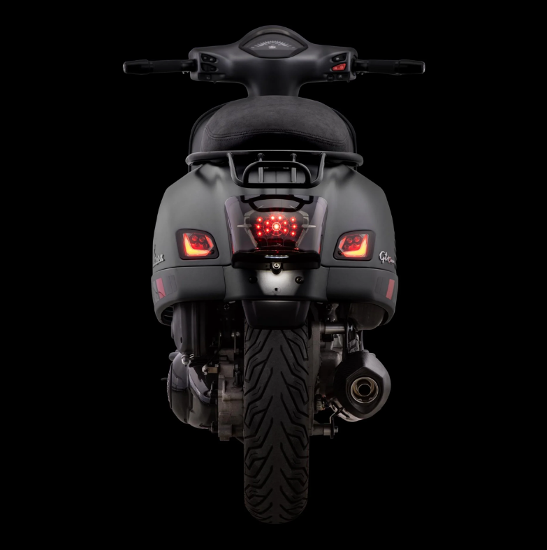 Selle sport "Black Editiont" pour Vespa GTS/GTS Super/GTV 125-300ccm (14-), noire surpiquée